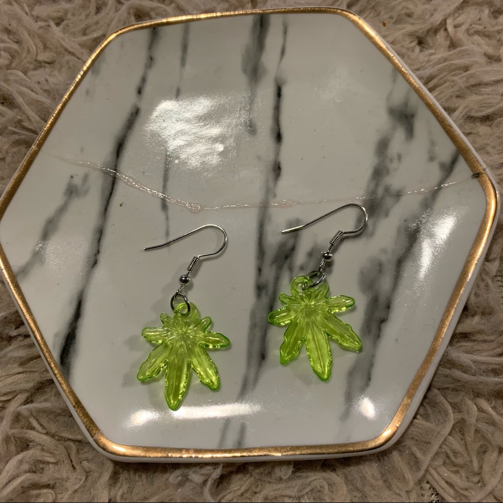 Weed leaf earrings - Picture 3 of 10